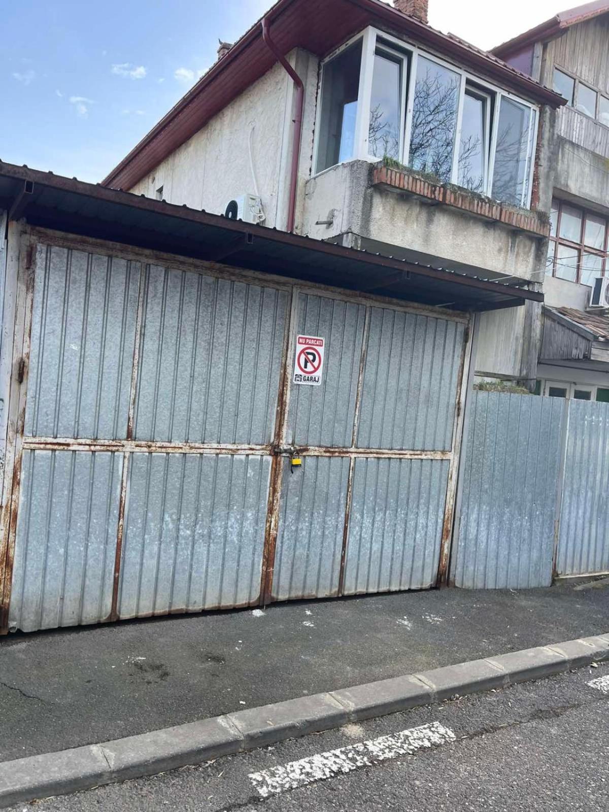 V - Ultra *