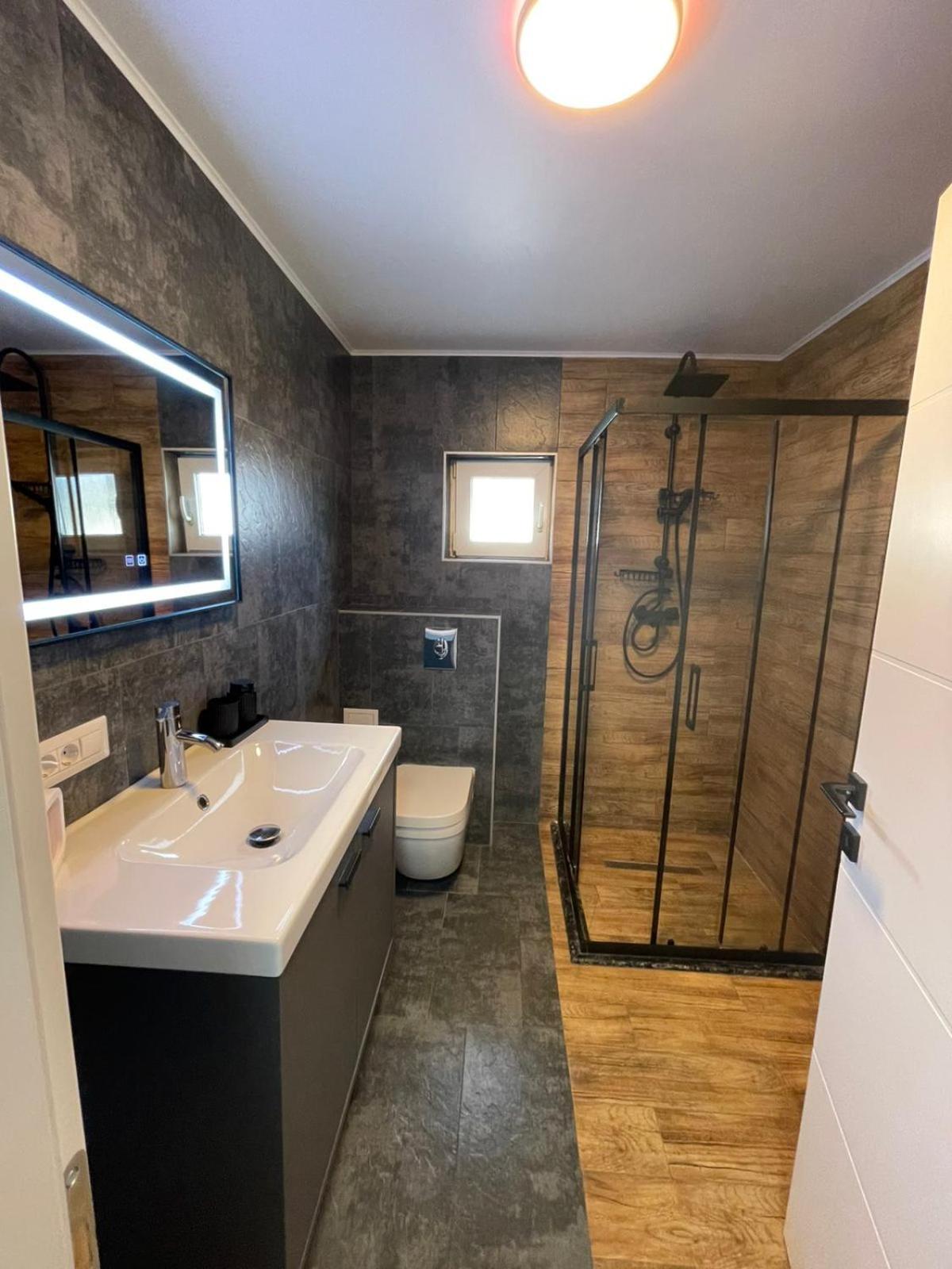 Apartment V - Ultra